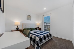 3 chambres, bureau, fer et planche à repasser, accès au Wi-Fi (inclus)
