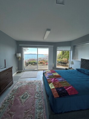 5 bedrooms, desk, iron/ironing board, WiFi