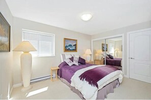 5 bedrooms, desk, iron/ironing board, WiFi