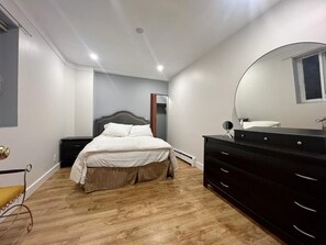 2 多间卧室、办公桌、熨斗/熨衣板、WiFi