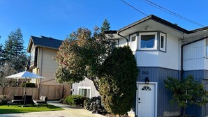 A residential building with a garage number 562, a covered patio area, and a well-maintained lawn. - Central location, easy dining, Edgemont Village, Rec Centre, & Park Royal Mall.
 (North Vancouver)