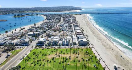 Gorgeous Beach Villa -- Ocean Views + Sleeps 12!