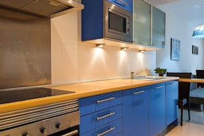 Micro-ondes, four, plaque de cuisson, lave-vaisselle