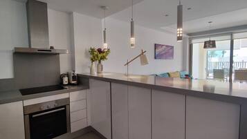 Mikroaaltouuni, uuni, liesi, astianpesukone