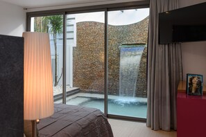 5 bedrooms, in-room safe, desk, iron/ironing board