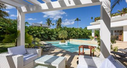Luxury 5 Bedroom Staffed & Serviced Villa on Beachfront Community of Cap Bonita