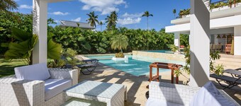 Luxury 5 Bedroom Staffed & Serviced Villa on Beachfront Community of Cap Bonita