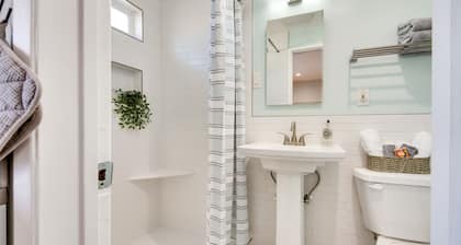 Cozy Simi Valley Studio < 10 Mi to Hiking & Golf