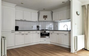 Fridge, stovetop, dishwasher, coffee/tea maker - 2 bedroom beautiful home in Putten (Putten)