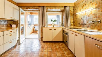 Kühlschrank, Mikrowelle, Ofen, Geschirrspüler