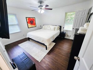 3 chambres, bureau, fer et planche à repasser, accès au Wi-Fi (inclus)