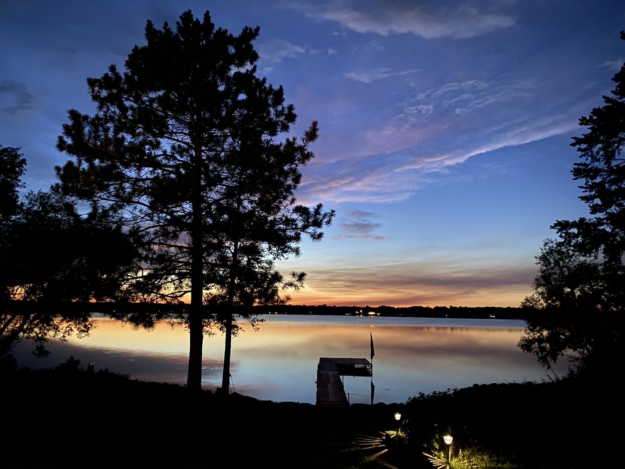 Log Cabin on Crow Wing Lake. Sunset views. Minutes from Brainerd.