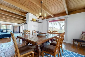 Dining - Vineyard Villa: Pool | Spa | Games Room | EV Char. (Sonoma)