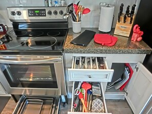 Fridge, microwave, oven, stovetop - Water Slide, Swim Mat, Kayaks! PET FRIENDLY - Retro Weeki Wachee River! (Weeki Wachee)