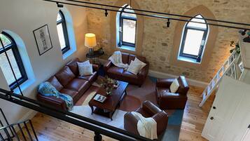 Fireplace, books, stereo
