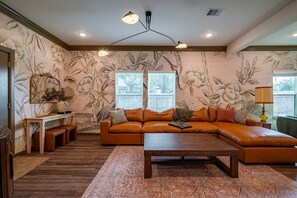 Smart TV, videojuegos, futbolito y estéreo