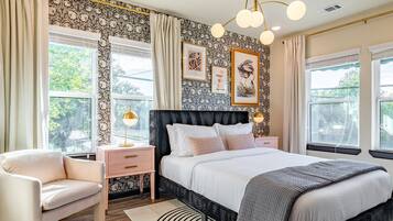 7 dormitorios, tabla de planchar con plancha, cuna de viaje