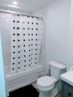 ヘアドライヤー、タオル、石鹸、シャンプー