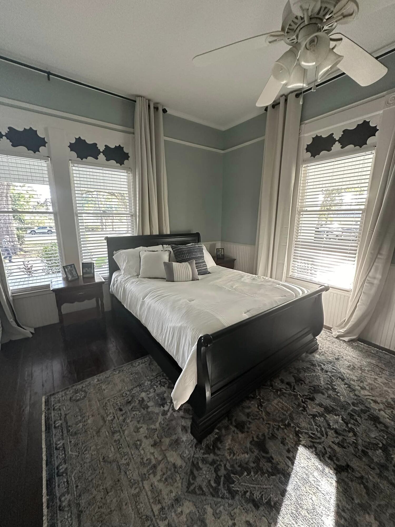 6 slaapkamers, een strijkplank/strijkijzer, wifi, beddengoed