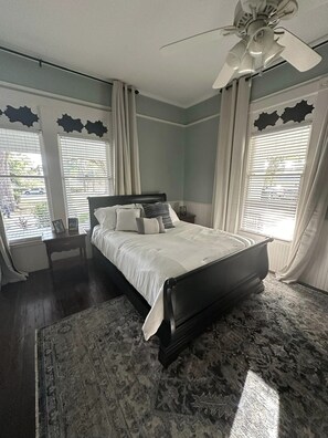 6 makuuhuonetta, silitysrauta/-lauta, Wi-Fi, vuodevaatteet