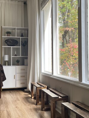 Interior - Cozy Midtown Atlanta condo overlooking Piedmont Park. Centrally- Located! (Atlanta)