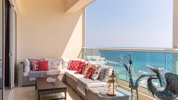 Apartment, 2 Bedrooms, Accessible, Balcony | Property grounds