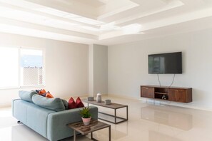 Apartment, 2 Bedrooms, Accessible, Balcony | Living area
