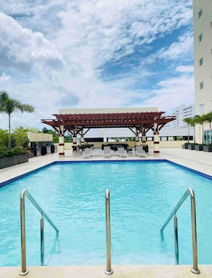 Leilighet, 2 soverom, tilgjengelighetstilpasset, balkong | Basseng | Utendørsbasseng