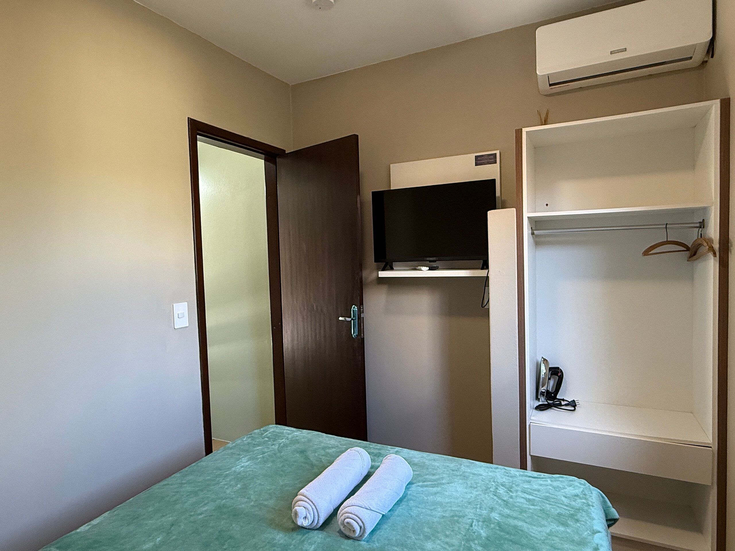 Perusstudio | Pimennysverhot, silitysrauta/-lauta, ilmainen Wi-Fi, vuodevaatteet