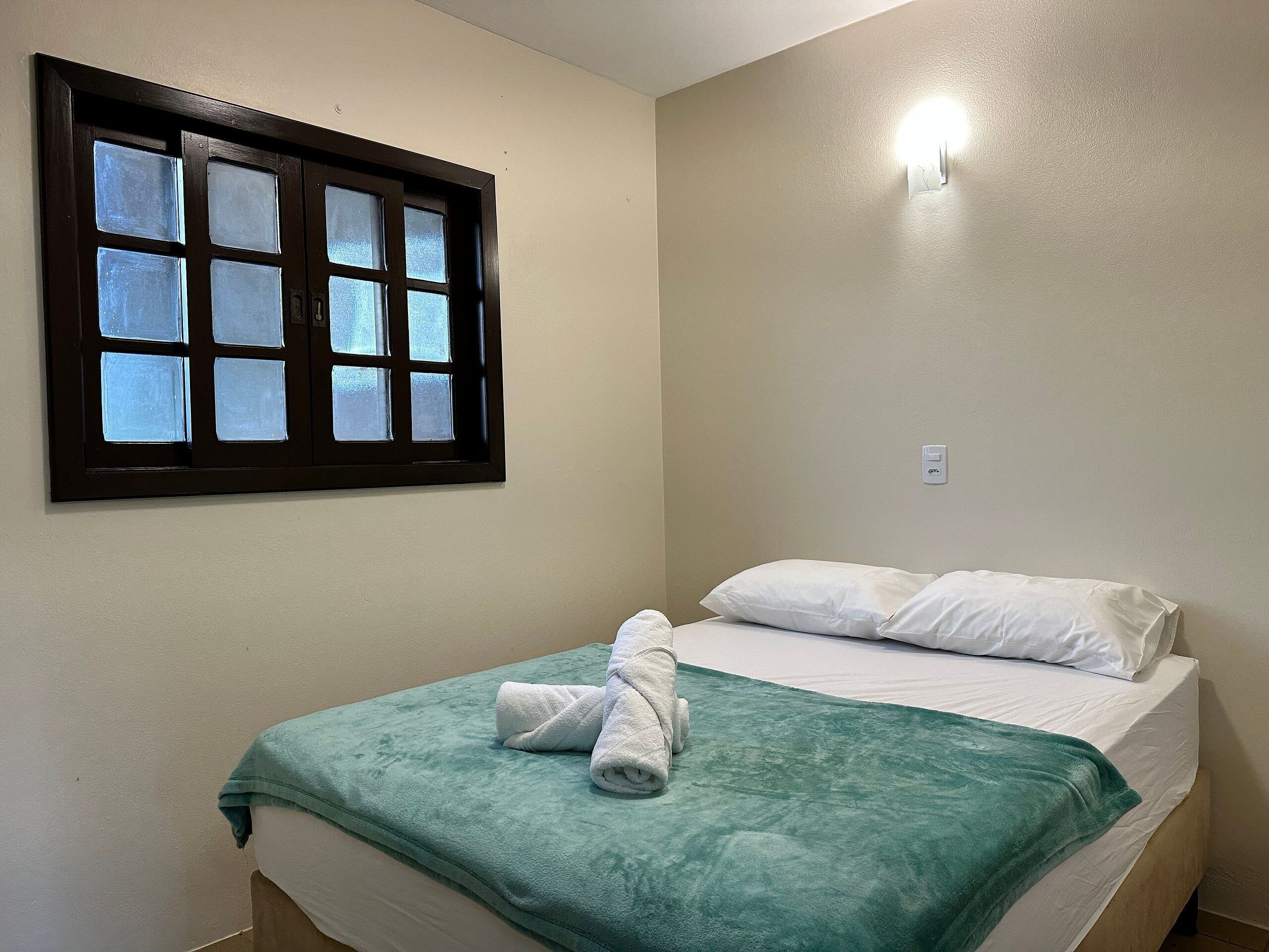 Økonomi-loftsrom | Blendingsgardiner, strykejern/-brett og wi-fi (inkludert)