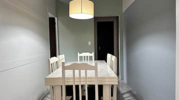 Basic Apartment | Dining