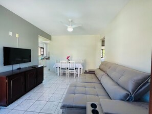 Familienapartment | Wohnbereich | Smart-TV