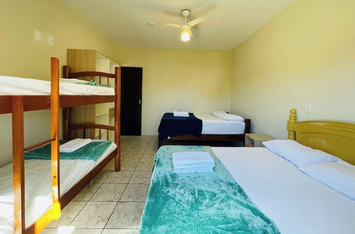 Perhehuoneisto | Pimennysverhot, silitysrauta/-lauta, ilmainen Wi-Fi, vuodevaatteet