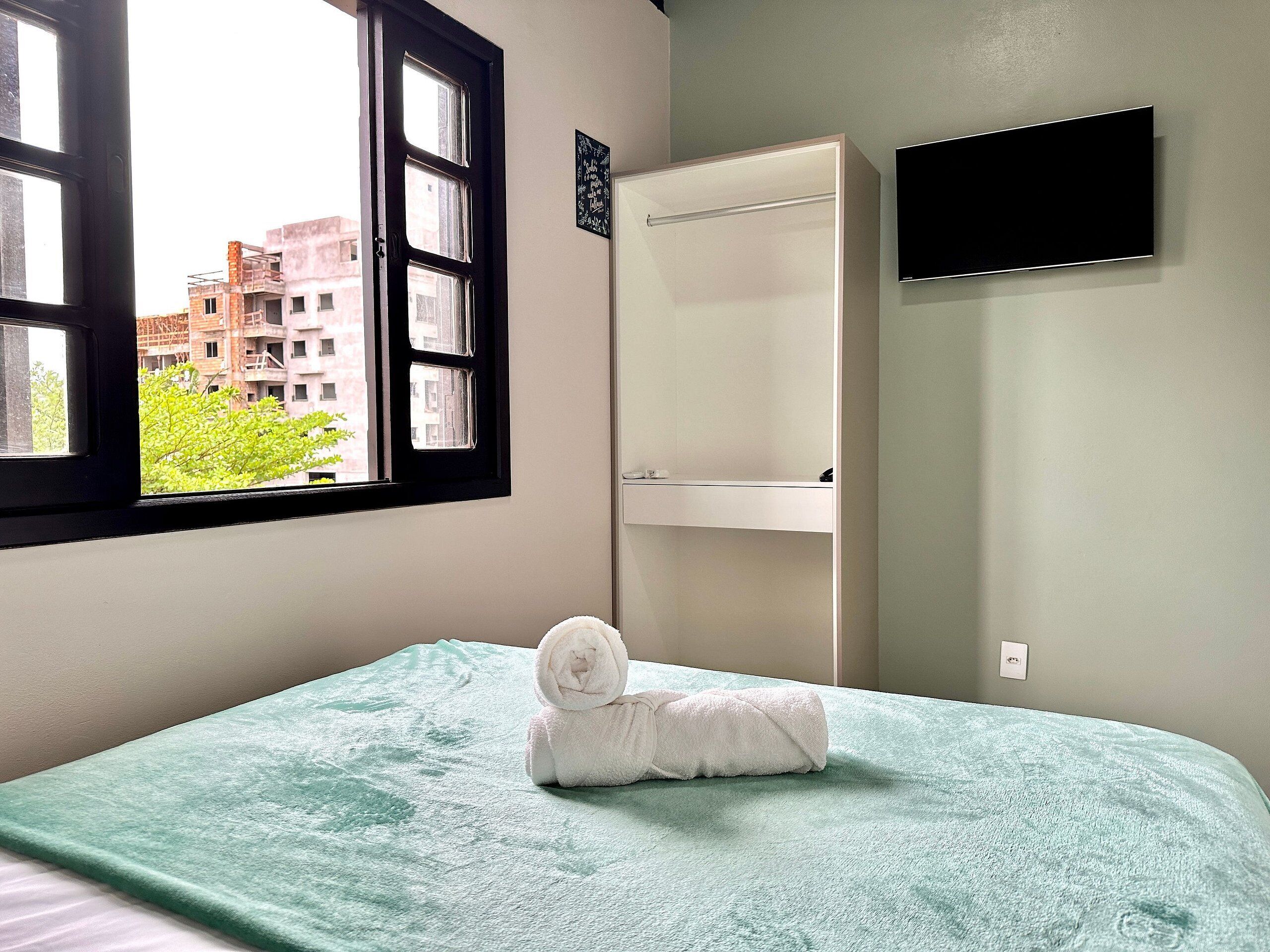 Perushuoneisto | Pimennysverhot, silitysrauta/-lauta, ilmainen Wi-Fi, vuodevaatteet