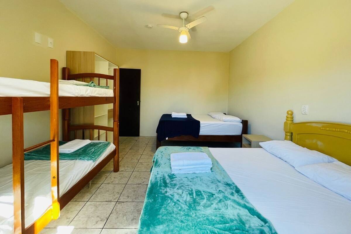 Perhehuoneisto | 2 makuuhuonetta, pimennysverhot, silitysrauta/-lauta, ilmainen Wi-Fi