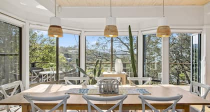 Bush setting and easy walk to beach