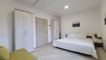 2 slaapkamers, een strijkplank/strijkijzer, gratis wifi, beddengoed