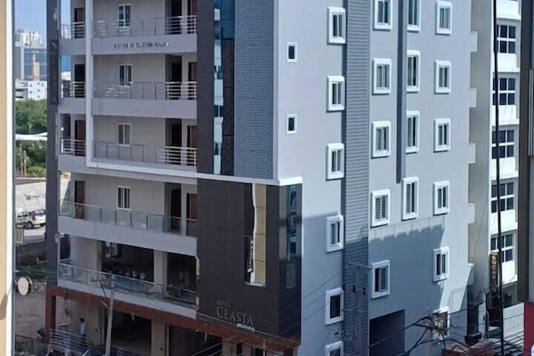 Zimmersafe, Verdunkelungsvorhänge, kostenloses WLAN, Bettwäsche