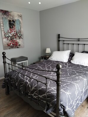 2 chambres, fer et planche Ă repasser, Wi-Fi gratuit, draps fournis