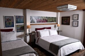 Family Room, Multiple Beds
