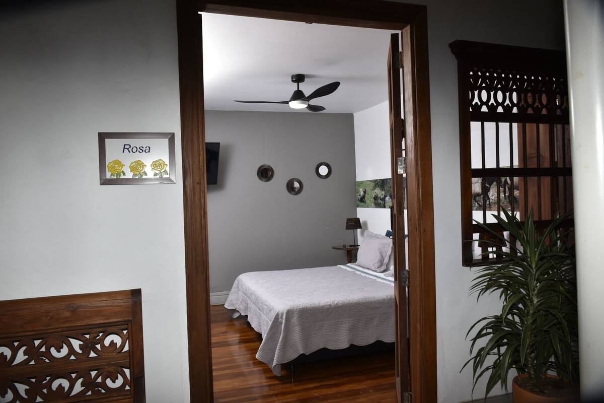 Business Suite, 1 Katil Raja (King) | Wi-fi percuma, dihias secara berasingan 