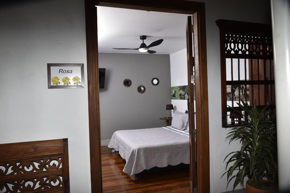 Business Suite, 1 King Bed | 1 bedroom, individually decorated, individually furnished, free WiFi