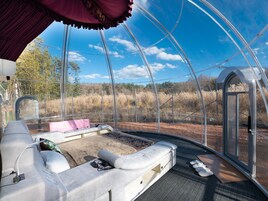 Cortinas blackout, wifi gratis y ropa de cama 