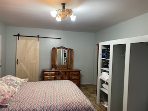 3 bedrooms, free WiFi, bed sheets