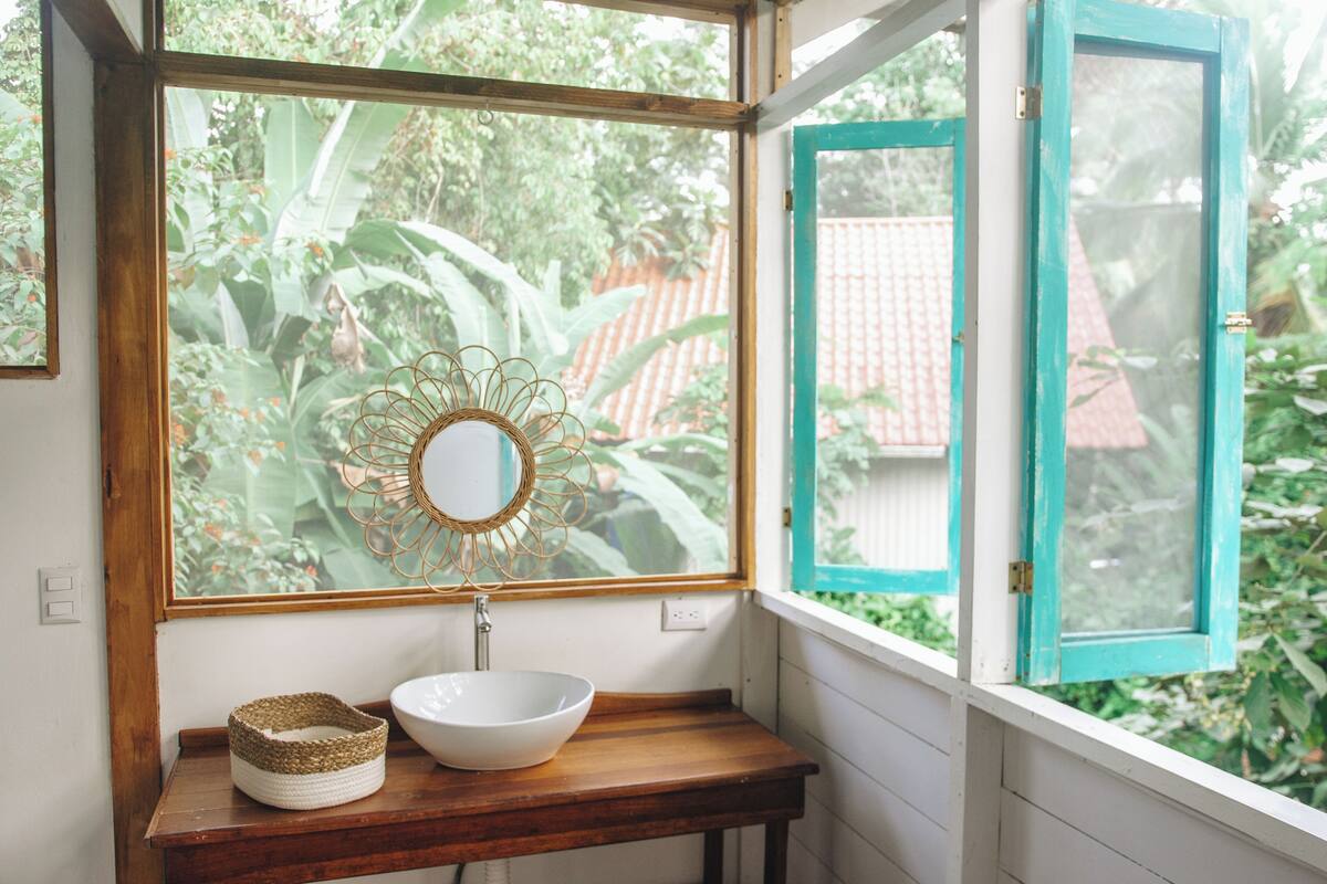 Habitación económica, 1 cama de matrimonio grande, Aire acondicionado | Baño | Ducha y toallas