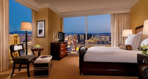 1 bedroom, iron/ironing board, WiFi, bed sheets - Las Vegas x Grand Prix Premier One Bedroom Corner Suite (Las Vegas)