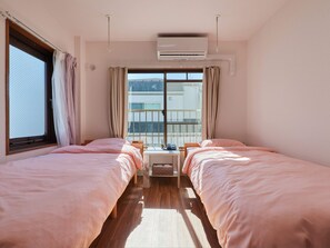 ツインルーム 禁煙 | デスク、WiFi (無料)、ベッドシーツ