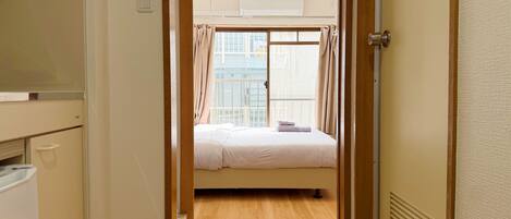 مكتب وواي فاي مجانًا وملاءات أسرّة