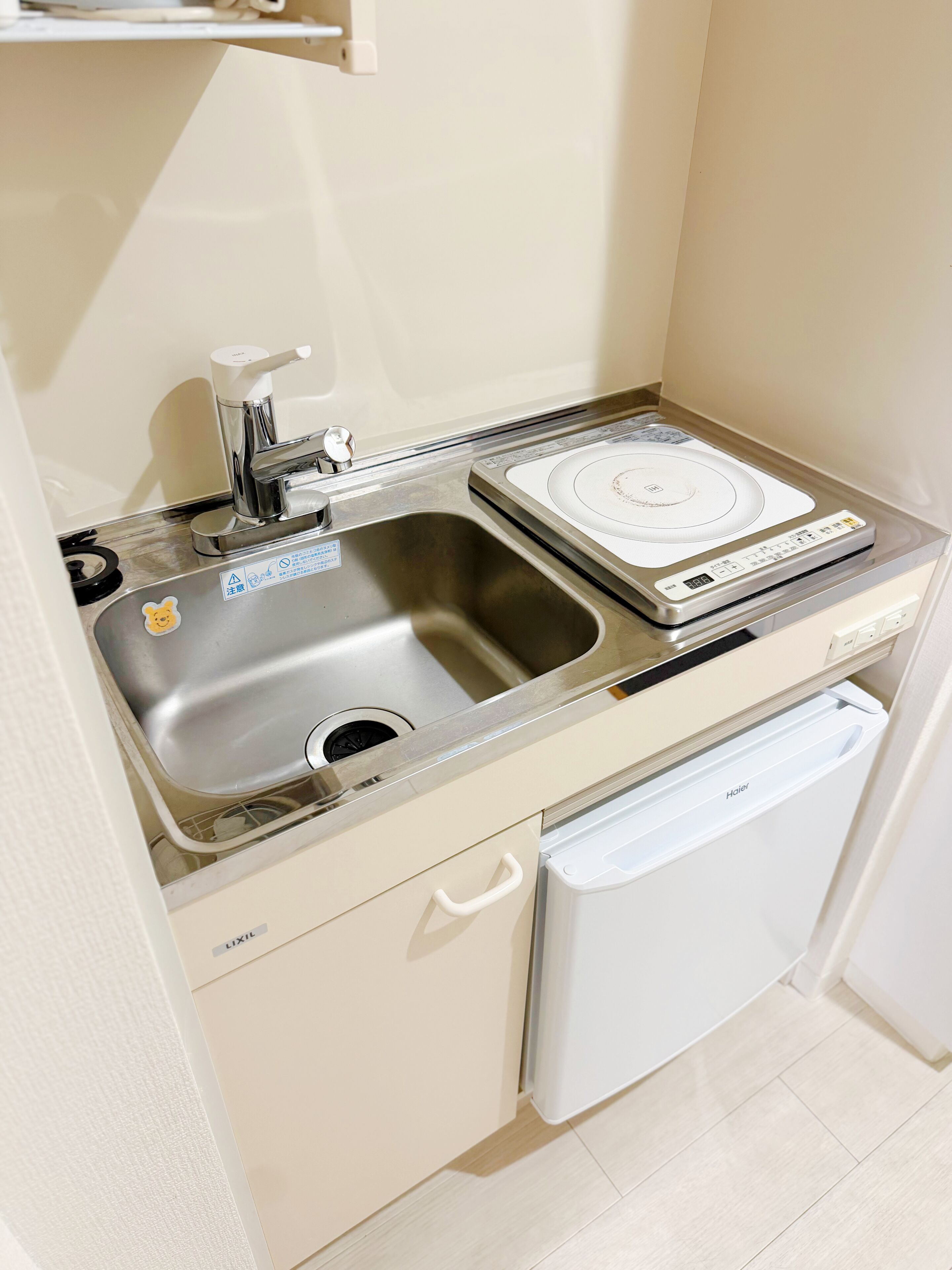 Twin Room, Non Smoking | Private kitchen | Fridge, stovetop, electric kettle