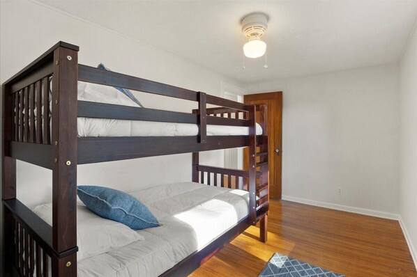 3 Schlafzimmer, Bügeleisen/Bügelbrett, WLAN, Bettwäsche